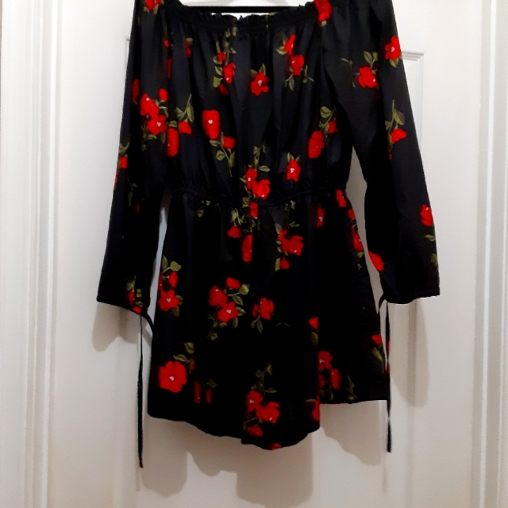 SHEIN BLACK AND RED ROMPER - Picture 4 of 10